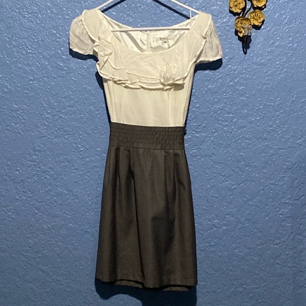 CIEL gray white size medium dress - like new